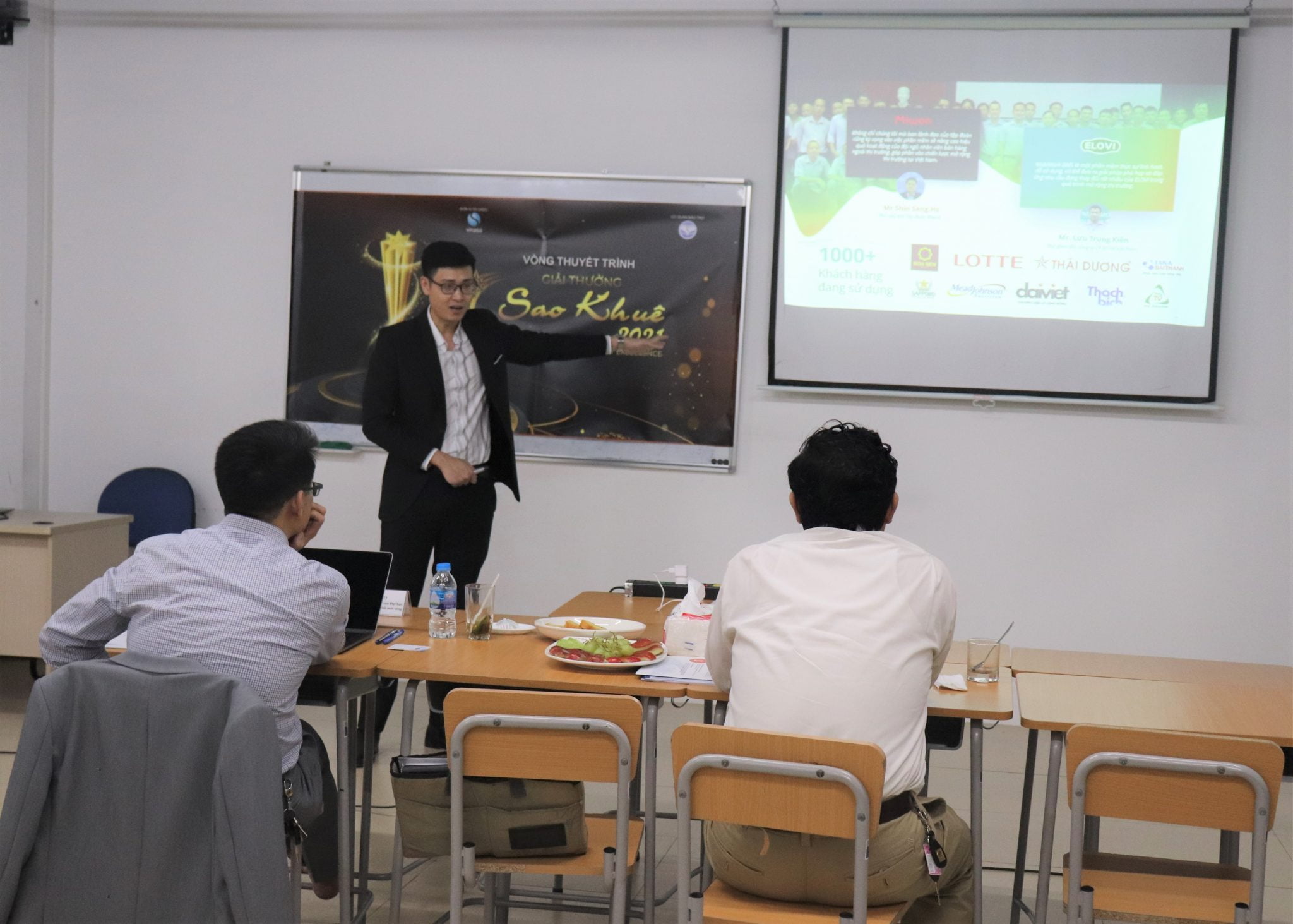 Ông Đinh Minh Quân - Đại diện đến từ Mobiwork đang thuyết trình về sản phẩm