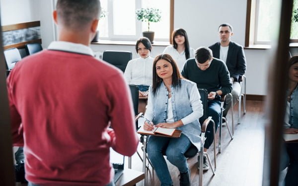 Tổ chức đào tạo chiến lược bán hàng cần được diễn ra thường xuyên