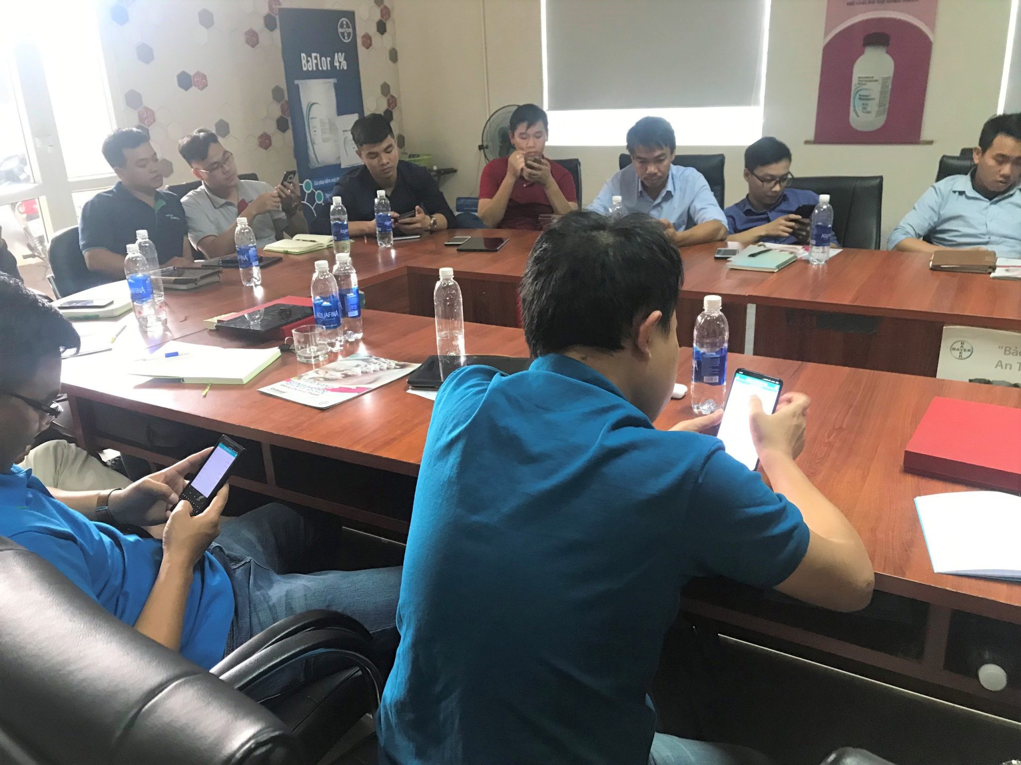 Việc tổ chức các buổi tập huấn, đào tạo sẽ hỗ trợ các bộ phận của Công ty nắm rõ hơn về quy tắc hoạt động của phần mềm, cũng như sử dụng giải pháp MobiWork DMS hiệu quả nhất.