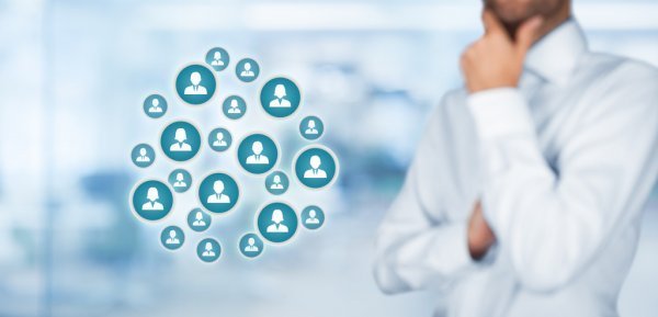 Quản lý tầm trung (Middle Managers) là người quản lý cấp trung gian của một tổ chức phân cấp.