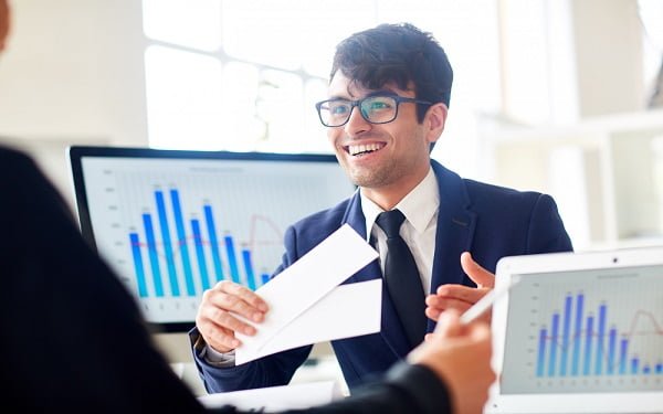 Nhân viên kinh doanh ngoài thị trường